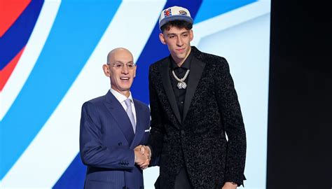 Thunder choose Holmgren with No. 2 pick in 2022 .